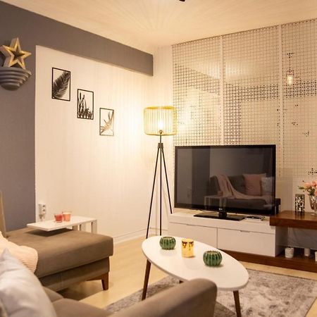 Amazing Flat Near The Coast With A Delightful Shared Terrace Close To Public Transportation In Karsiyaka İzmir Extérieur photo