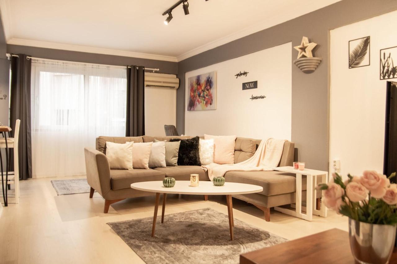 Amazing Flat Near The Coast With A Delightful Shared Terrace Close To Public Transportation In Karsiyaka İzmir Extérieur photo